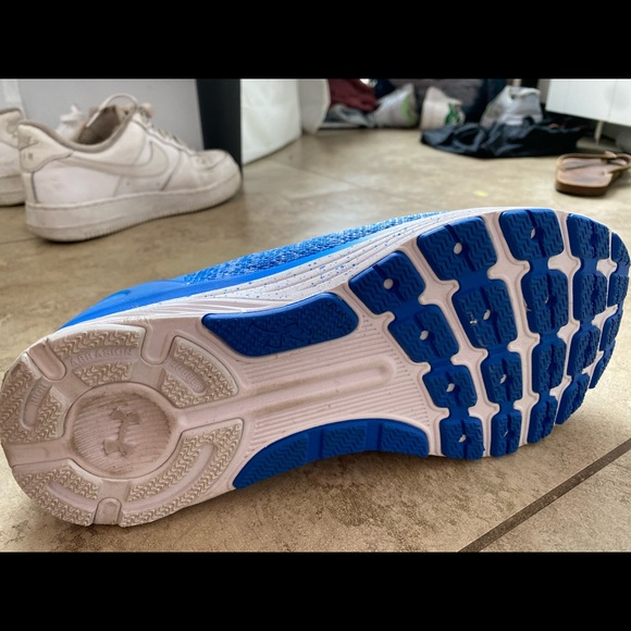 Running shoes - Picture 4 of 7